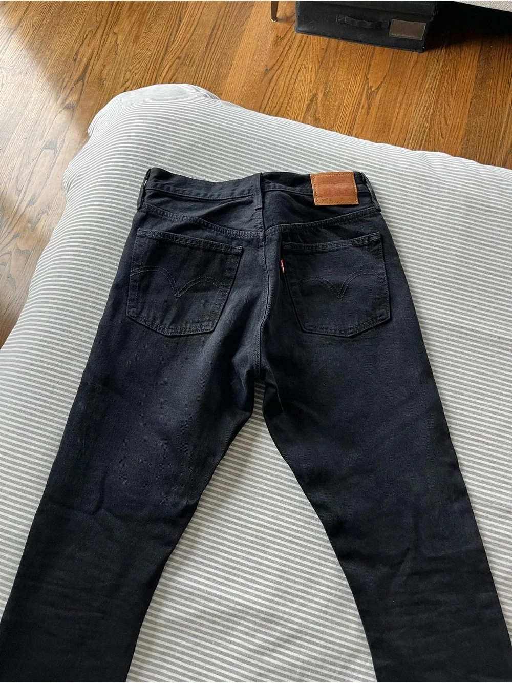 Levi's Black Straight-Leg Women's Jeans with Raw Hem